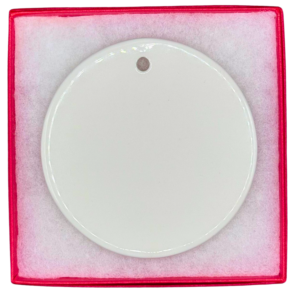 Ornamento de cerámica circular en caja roja