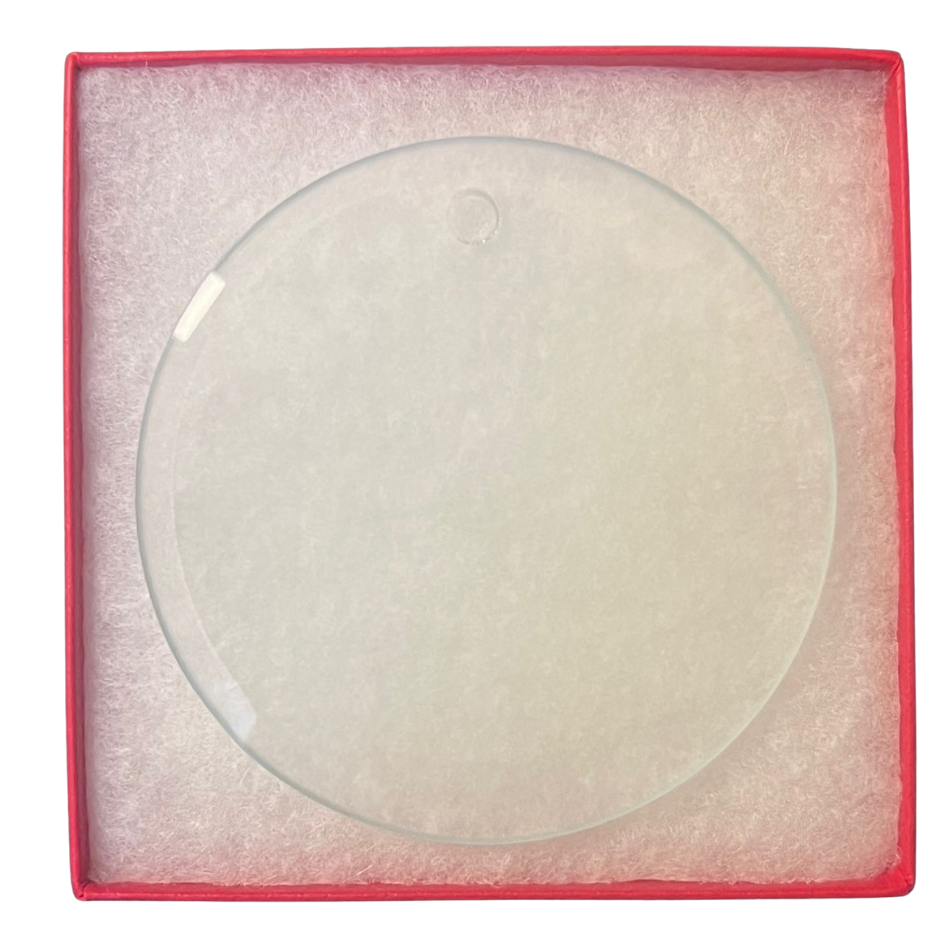 Ornamento de vidrio circular en caja roja